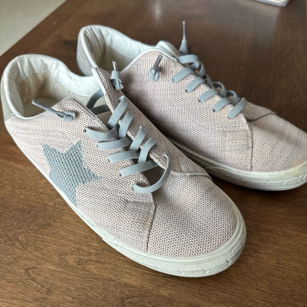 SIZE 9.5  Vintage Havana Star Fly Salmon Multi Knit Sneakers